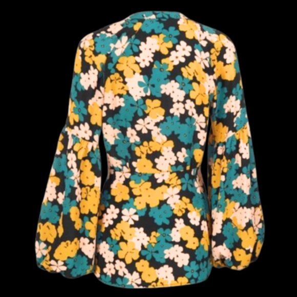 NWOT CAbi Favorite Blouse Top 4158 Slim Fit Bishop Sleeves SZ Large - Picture 3 of 14